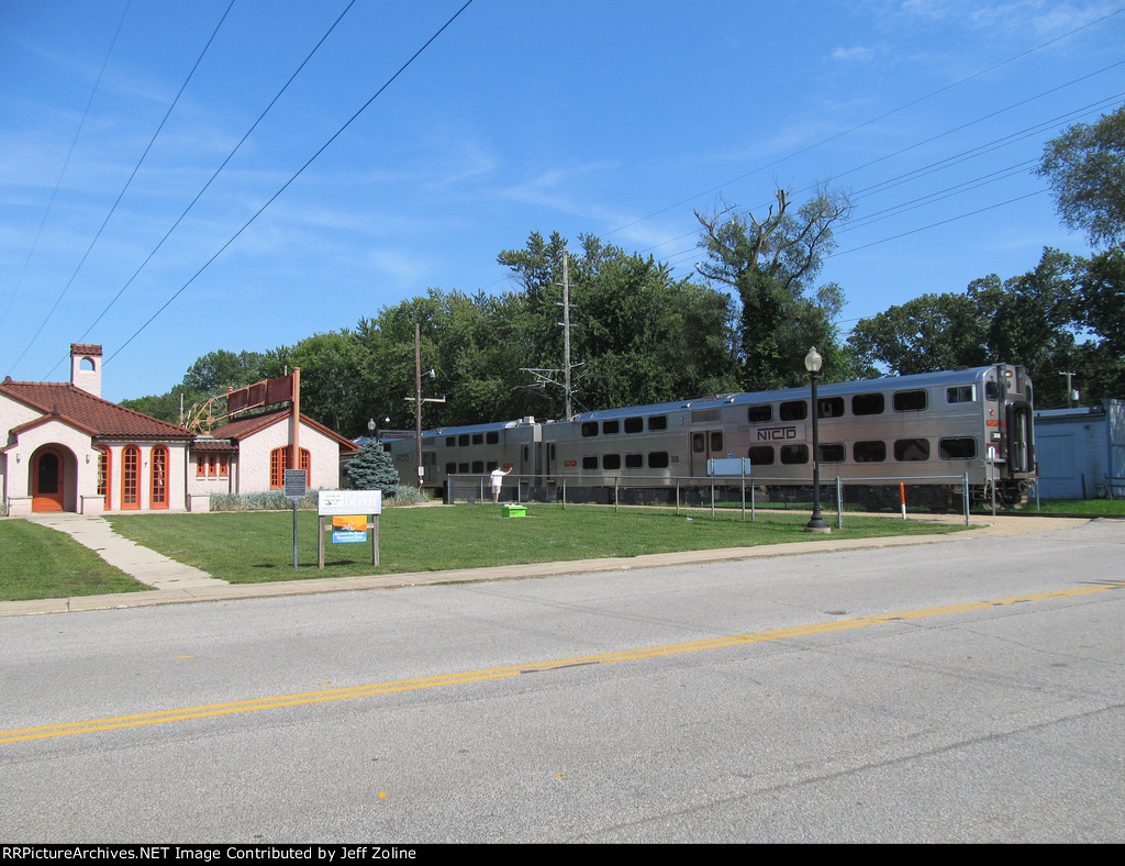NICTD South Shore Line Train pulling out of the Beverly Shores Station